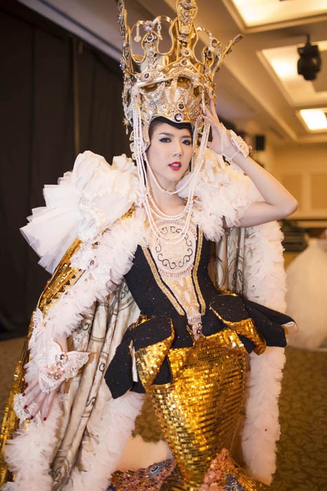 Vừa từ Mỹ về chưa kịp nghỉ ngơi, Ngọc Quyên đã tham gia ngay vào một chương trình thời trang diễn ra tại Sài Gòn và tối qua 20/8.